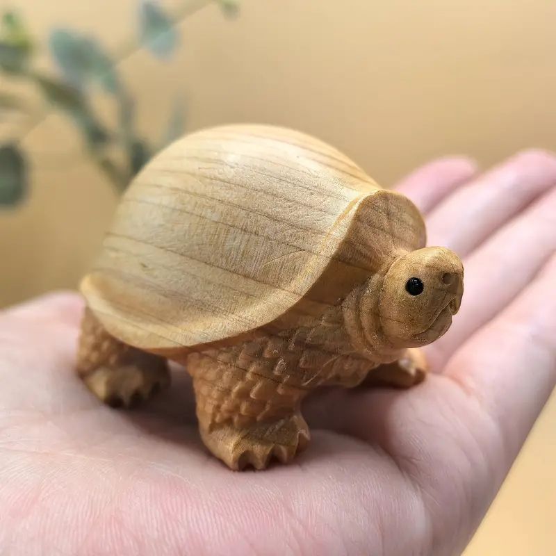 手作り木製カメの置物 - 天然木彫りのデザイン