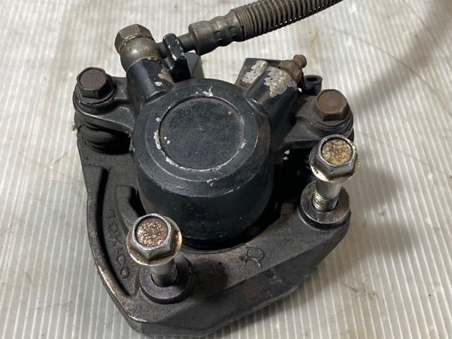 KAWASAKI  KAWASAKI Z500 KZ500B フロントブレーキキャリパー カワサキ 当時物 (C-24-0725-32-17) カワサキ KAWASAKI Z500 KZ500B フロントブレーキキャリパー カワサキ 当時物 (C