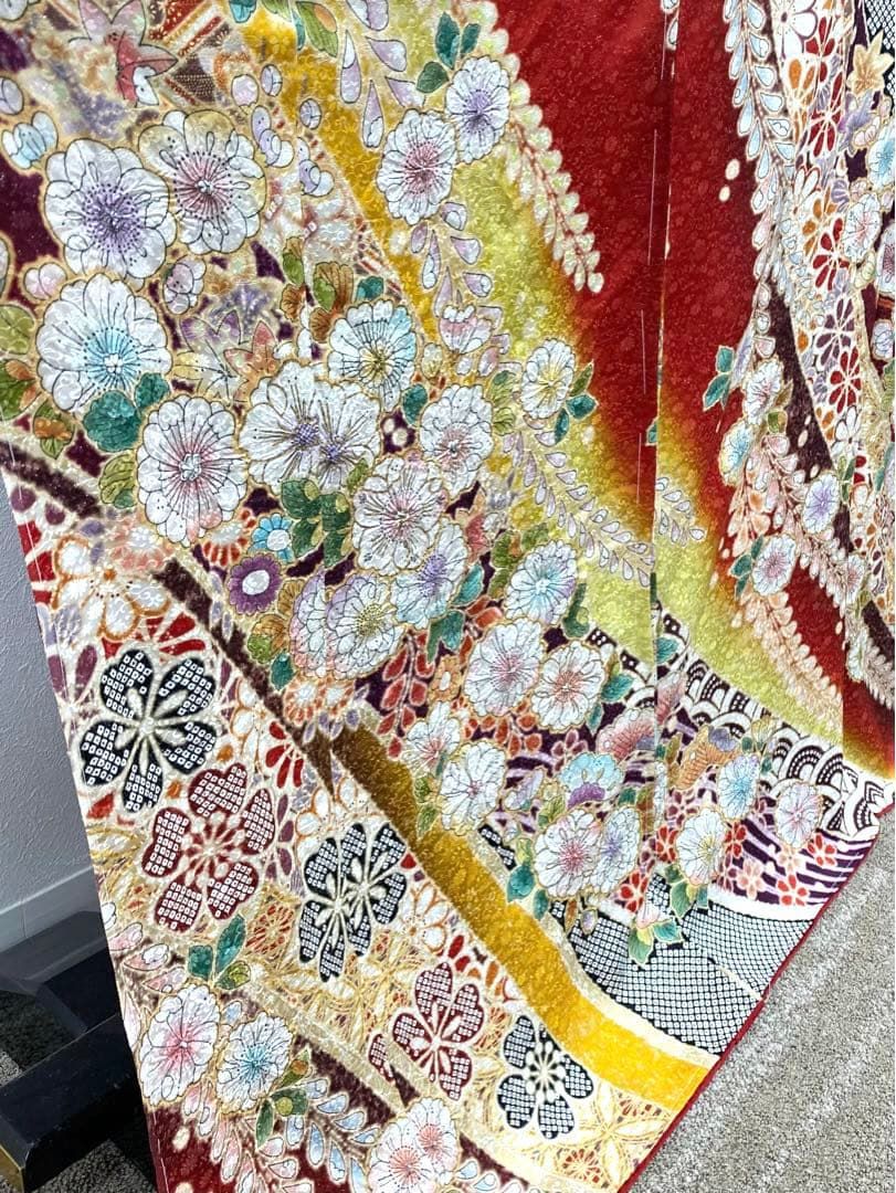 振袖 仮絵羽 銀通し 紋意匠 絞り 辻が花 正絹 未仕立て品 八掛付き 振袖 仮絵羽 銀通し 絞り 辻が花 紋意匠 正絹 未仕立て品 八掛