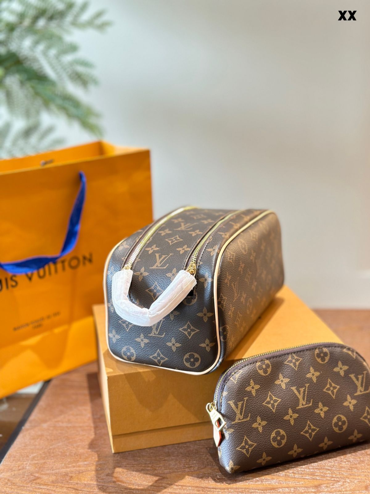 LOUISVUITTON　メイクポーチ Designer Makeup Bag, Cosmetic Pouch in Monogram | LOUIS