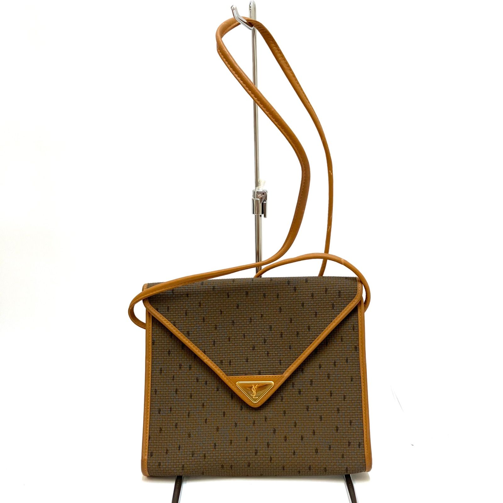 YVES SAINT LAURENT ＊イブサンローラン ショルダーバッグ 美品✨ブラウン 三角プレート YSLロゴ ☽＃ - メルカリ メルカリ便✨YVES SAINT LAURENT✨ロゴ 大判ひざ掛け
