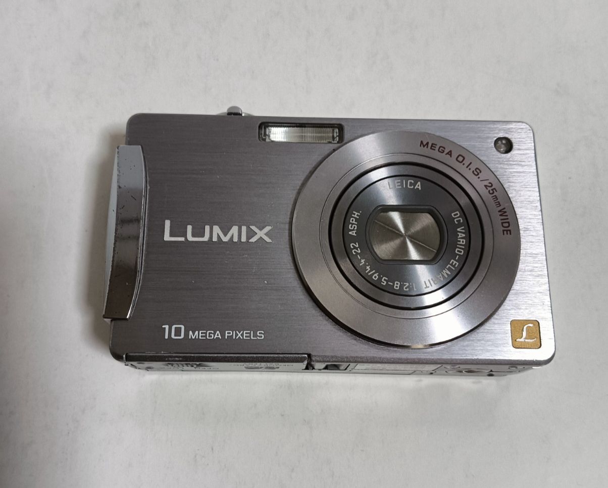 デジタルカメラ Panasonic LUMIX DMC-FX500 - メルカリ