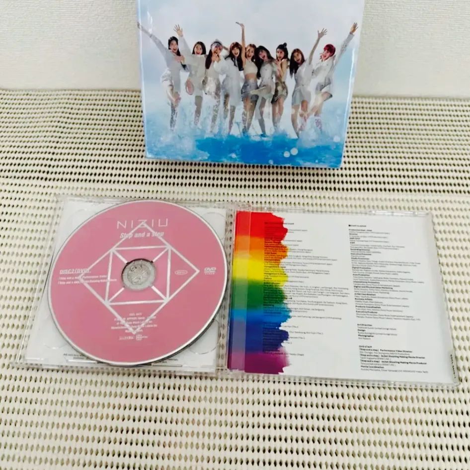 美品】NiziU Step and a step 3形態 CD デビュー曲 - メルカリ