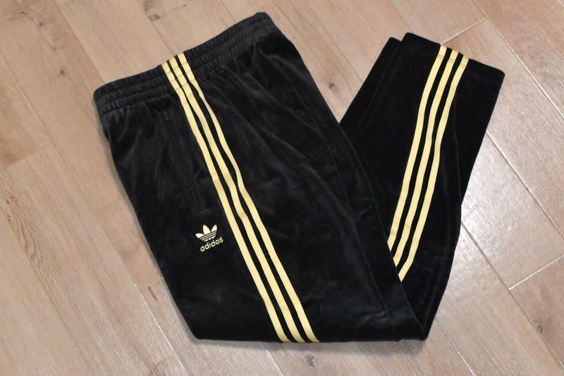 新品 adidas Originals ベロア トラックパンツ XS アディダス HR3443 新品 adidas Originals ベロア トラックパンツ XS アディダス HR3443