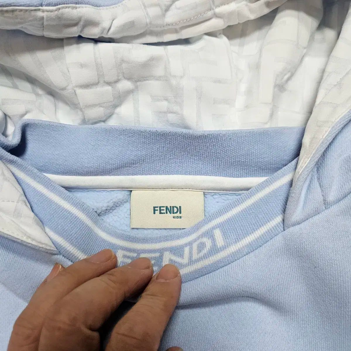 フード付きTシャツ