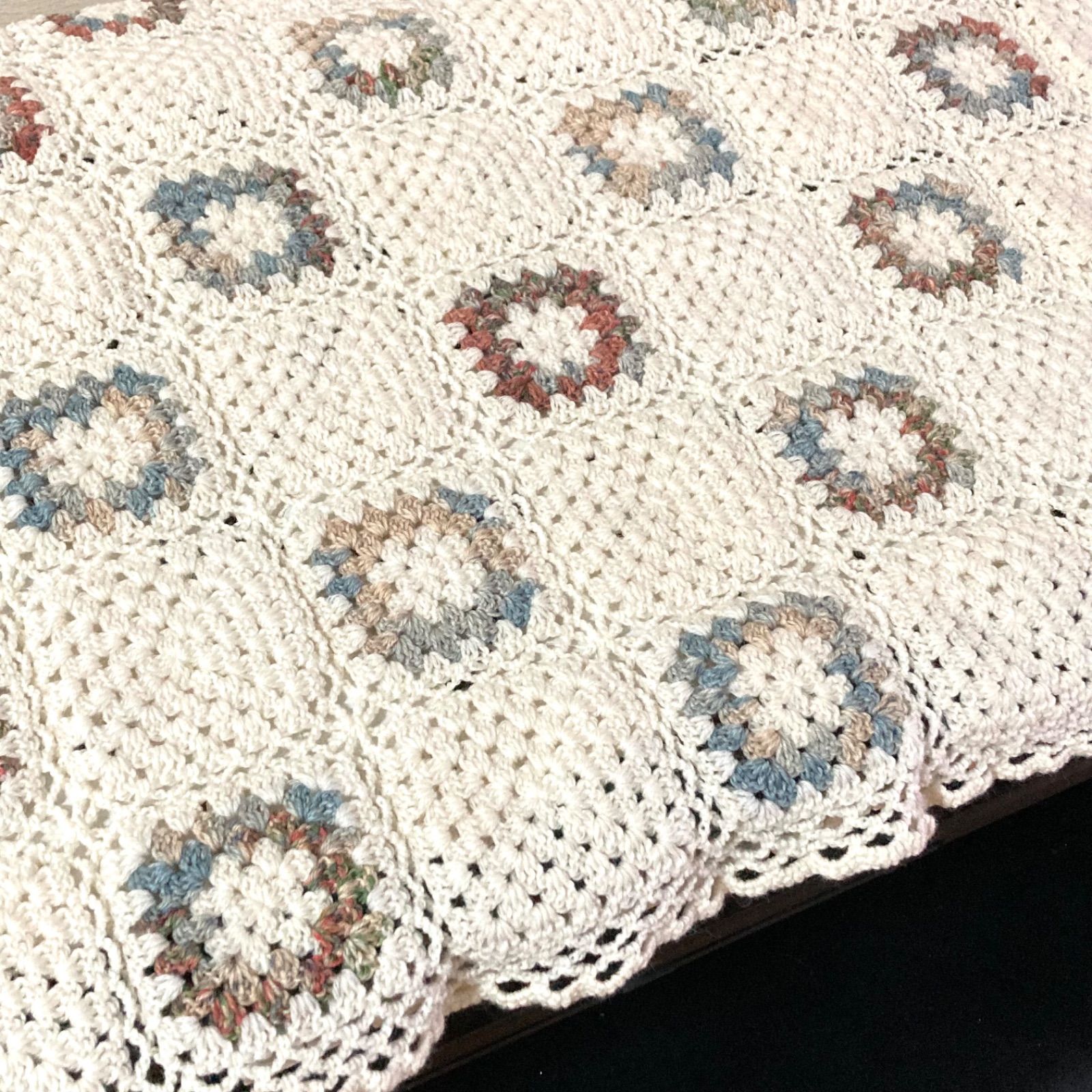 ブランケット マルチカバー 膝掛け 編み物 グラニースクエア