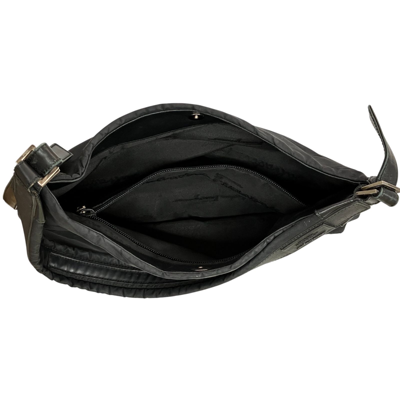 ショルダーバッグ