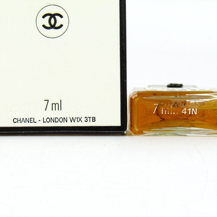 CHANEL NO19 オードパルファム ファッションキーホルダー ミニ香水 シャネル ミニ香水 No19 パルファム 未使用 箱ダメージ有 香水瓶
