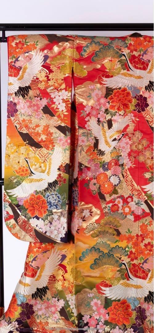 50%OFF! 125,000円→62,500円】花嫁色打掛け 赤.金.紫色/金刺繍 金鶴 
