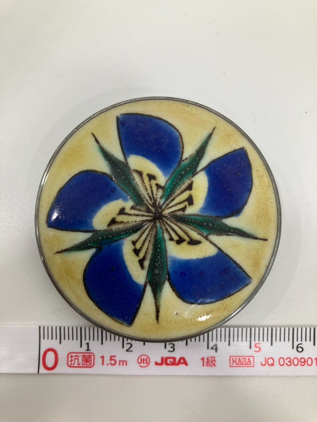 KD-002】 人間国宝 富本憲吉 色絵 花文 帯留め 陶器 【資生堂共
