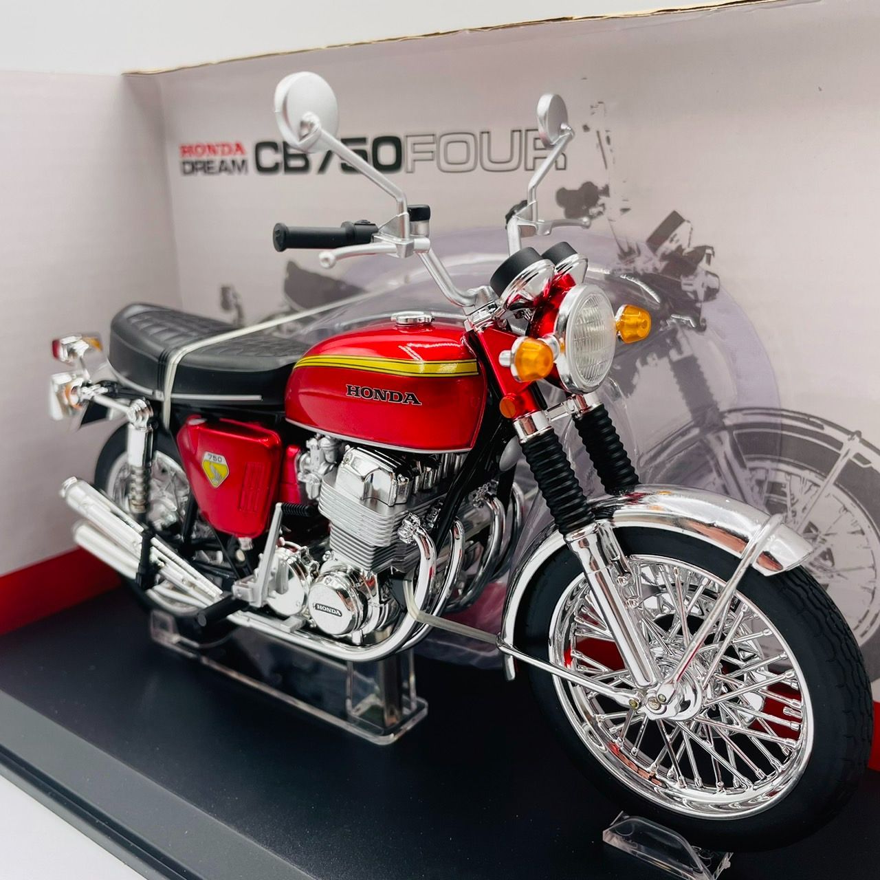 アオシマHONDA DREAM CB750FOUR キャンディレッド 白バイ
