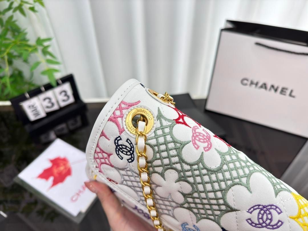 【異素材MIXがクール☆】CHANEL ショルダーバッグ シンプル風 chanel ロゴ付き クロスボディ 綺麗 彼女への