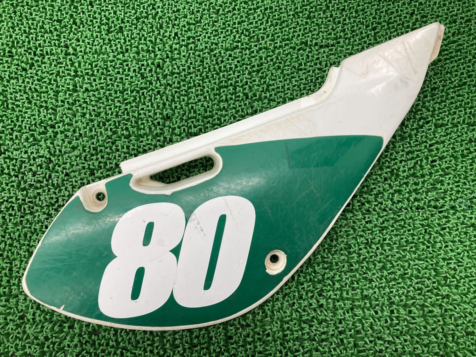100%新品，大人気 KLX110 KX65 サイドカバー 右 白 36001-1667 カワサキ 純正 バイク 部品 03～19年 サイドカウル 修復素材に 品薄 希少品 【中古】 44 その他