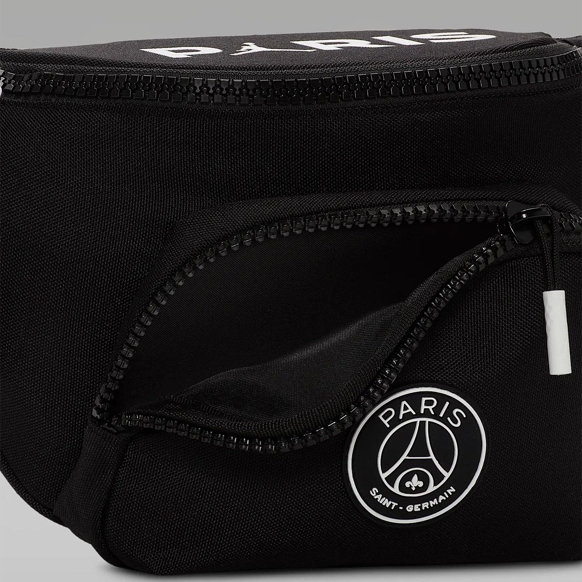 PARIS ジョーダンバック Jordan Paris Saint-Germain Crossbody Bag (3.6L). Nike JP
