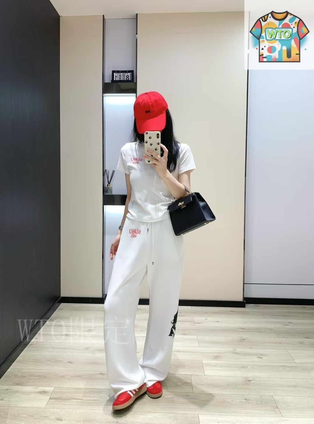 11643【美品・Lサイズ】ロエベ　刺繍アナグラム　定番カラースウェット 11643【美品・Lサイズ】ロエベ 刺繍アナグラム 定番カラースウェット