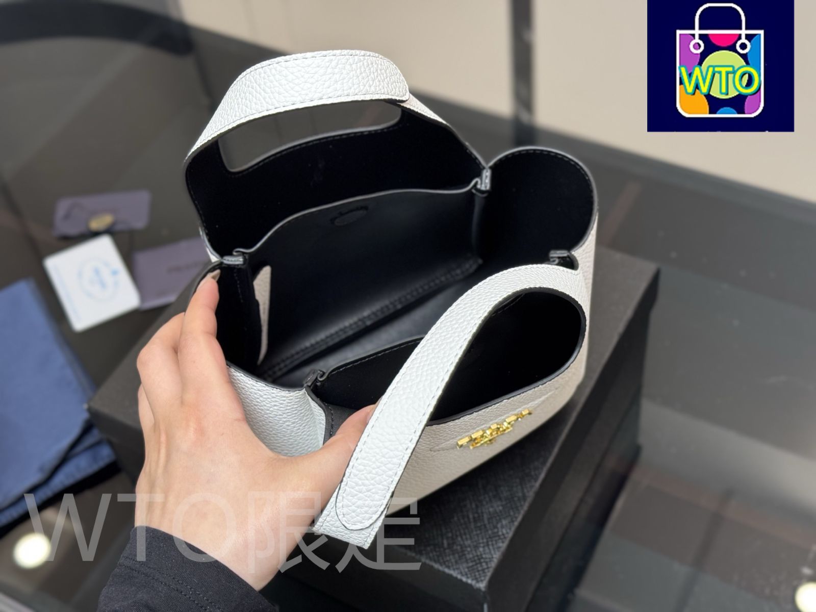 美品PRADAブラック トートバッグ org.jpg