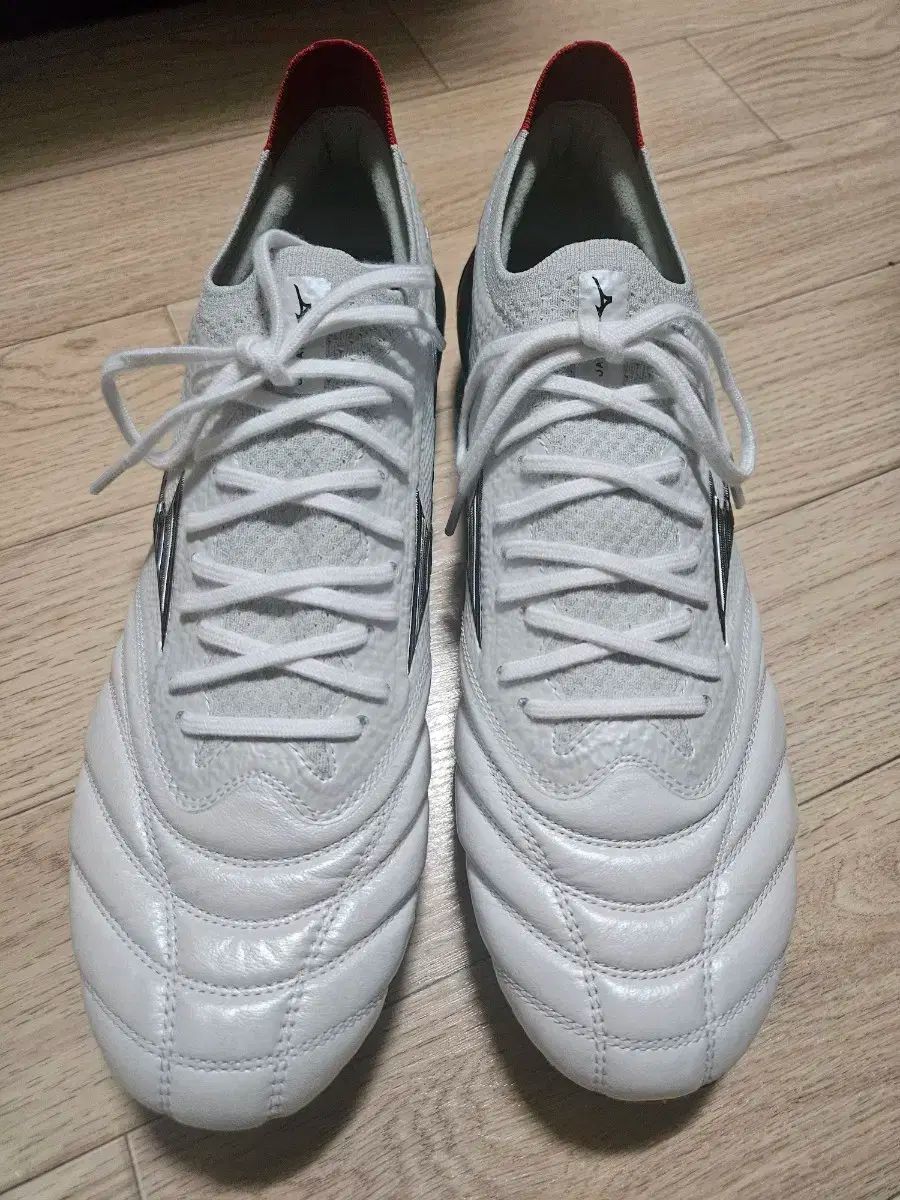 モレリアネオ 4 JAPAN ギャラクシーシルバー／ネイビー モレリア NEO 4