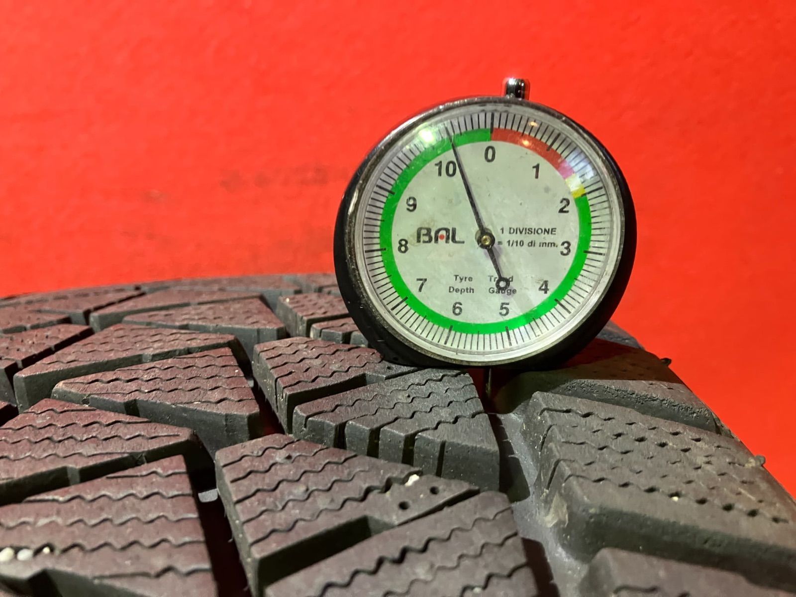 スタッドレスタイヤ 255|50R19 BRIDGESTONE DM-V2 4本SET