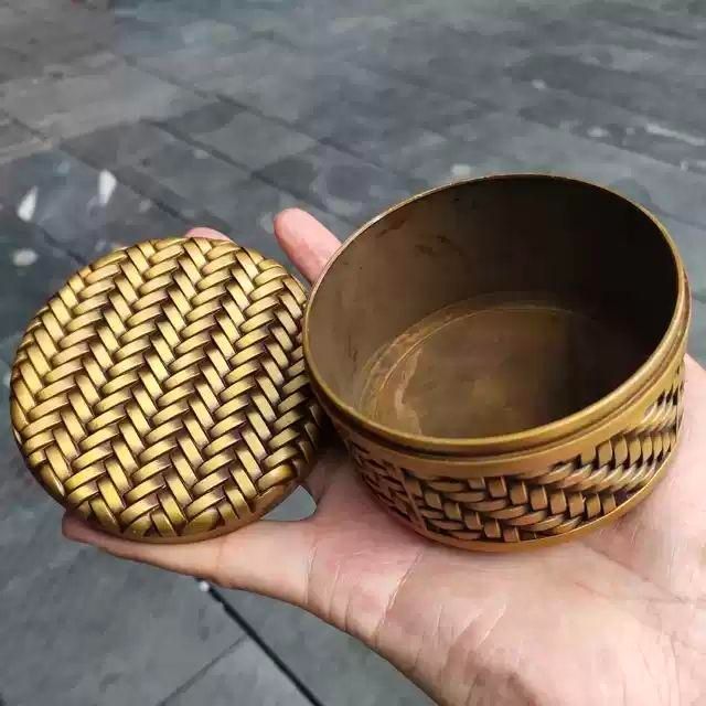銅 細工 茶道具 浮彫り花開富貴銅缶 円形茶筒 客間 装飾品 工芸品 置物 銅細工 彫刻 編み缶(茶筒) 茶道具 香道具 装飾品 工芸品 美術品