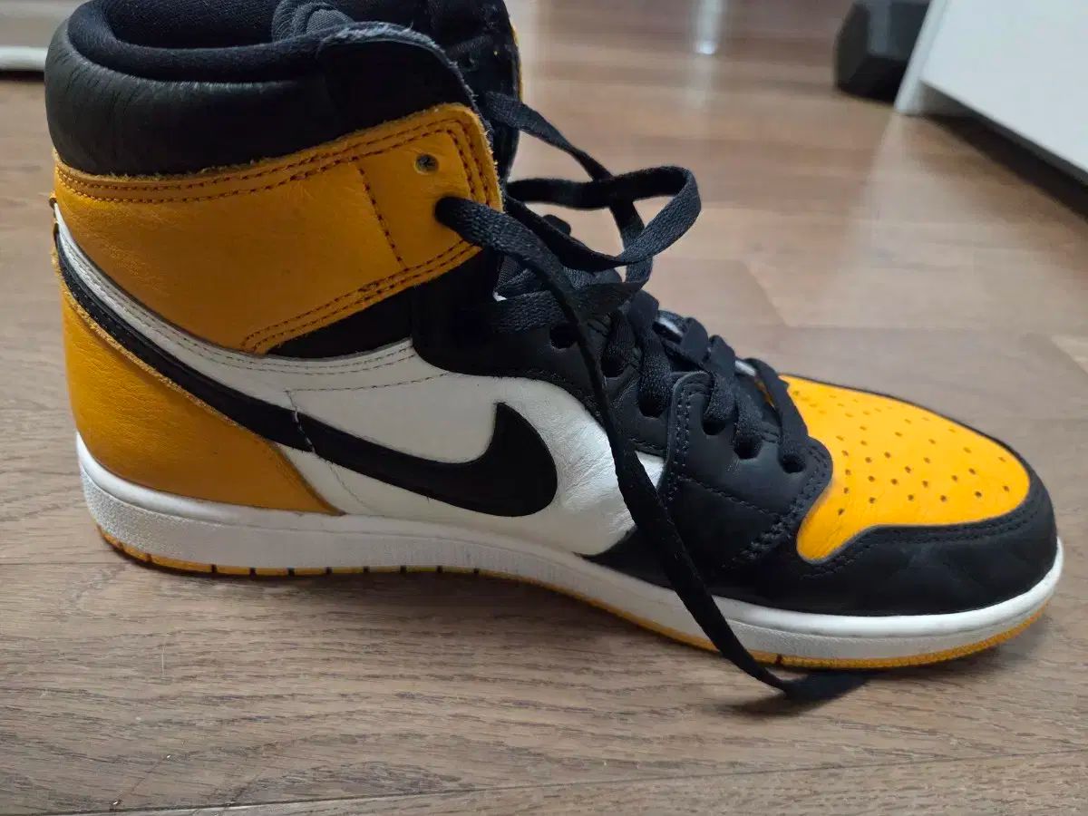 NIKE ナイキ ジョーダン 1 レトロ ハイ OG イエローオークル 290