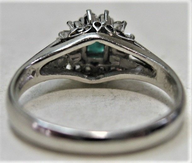 Pt900 プラチナ リング 指輪 エメラルド0.34ct ダイヤ0.23ct d - メルカリ