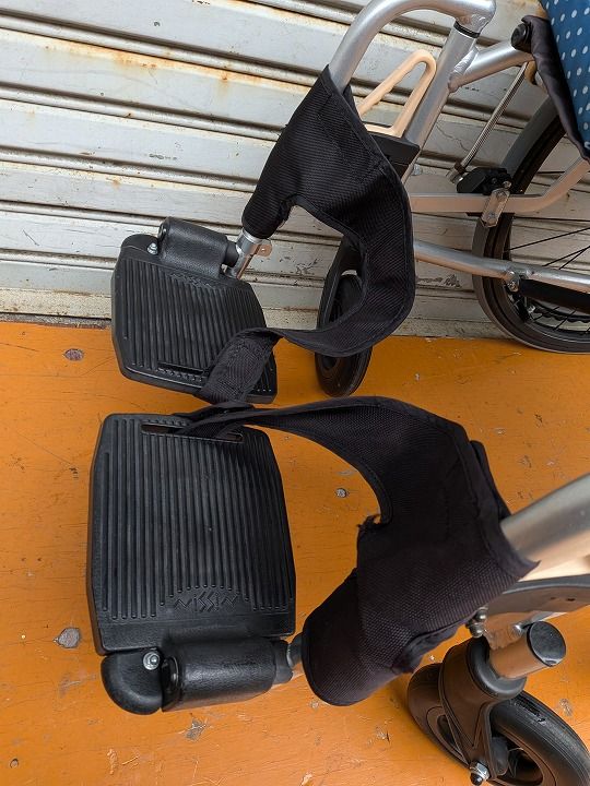 一部地域を除く レッグサポート アルミ自走車いす ウルトラ NA-U 2 W 座幅40 cm KM-25-1016-02