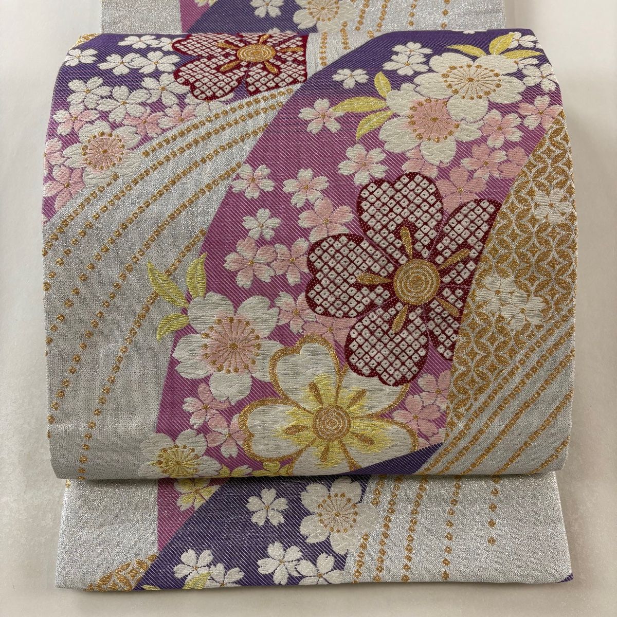 袋帯 秀品 桜 刺繍 金糸 銀色 六通 正絹 【中古】 - メルカリ