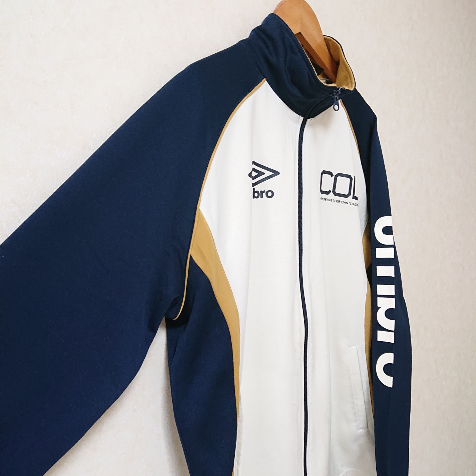 umbro ジップアップジャケット 白/紺 umbro ジップアップジャケット 白/紺