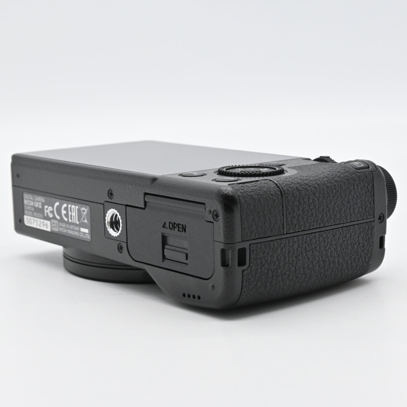 【極美品】 RICOH GR III ショット数426 極美品】 RICOH GR III ショット数426（カメラの八百富｜RICOH