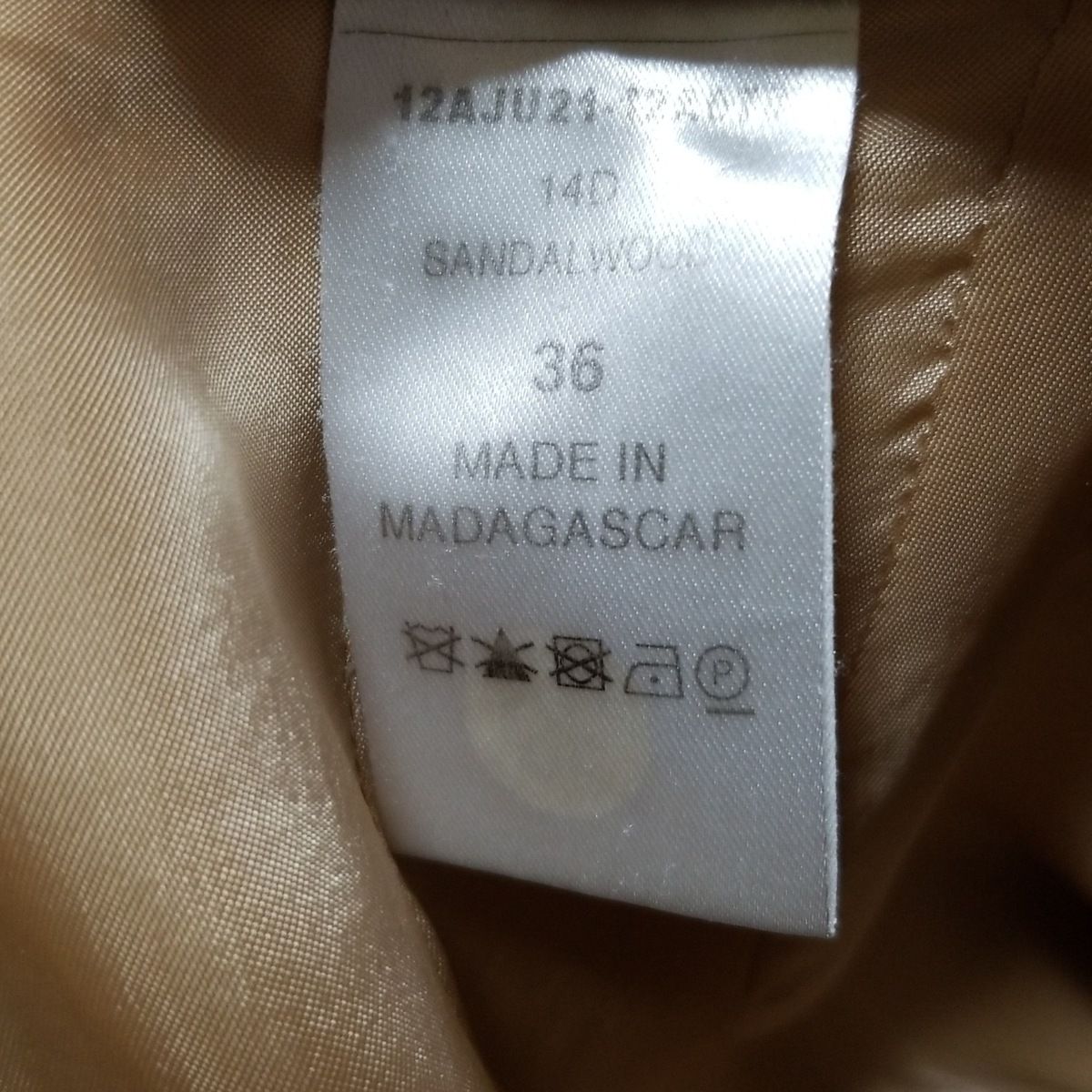 ピンクベージュ