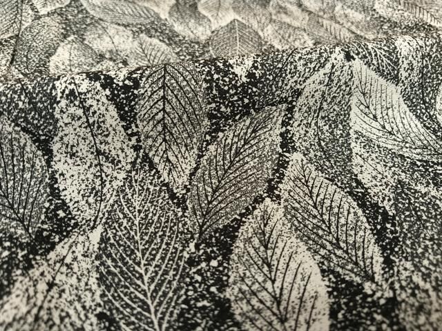 平和屋着物○上質な小紋 舞葉文 たたき染め 黒地 正絹 逸品 未