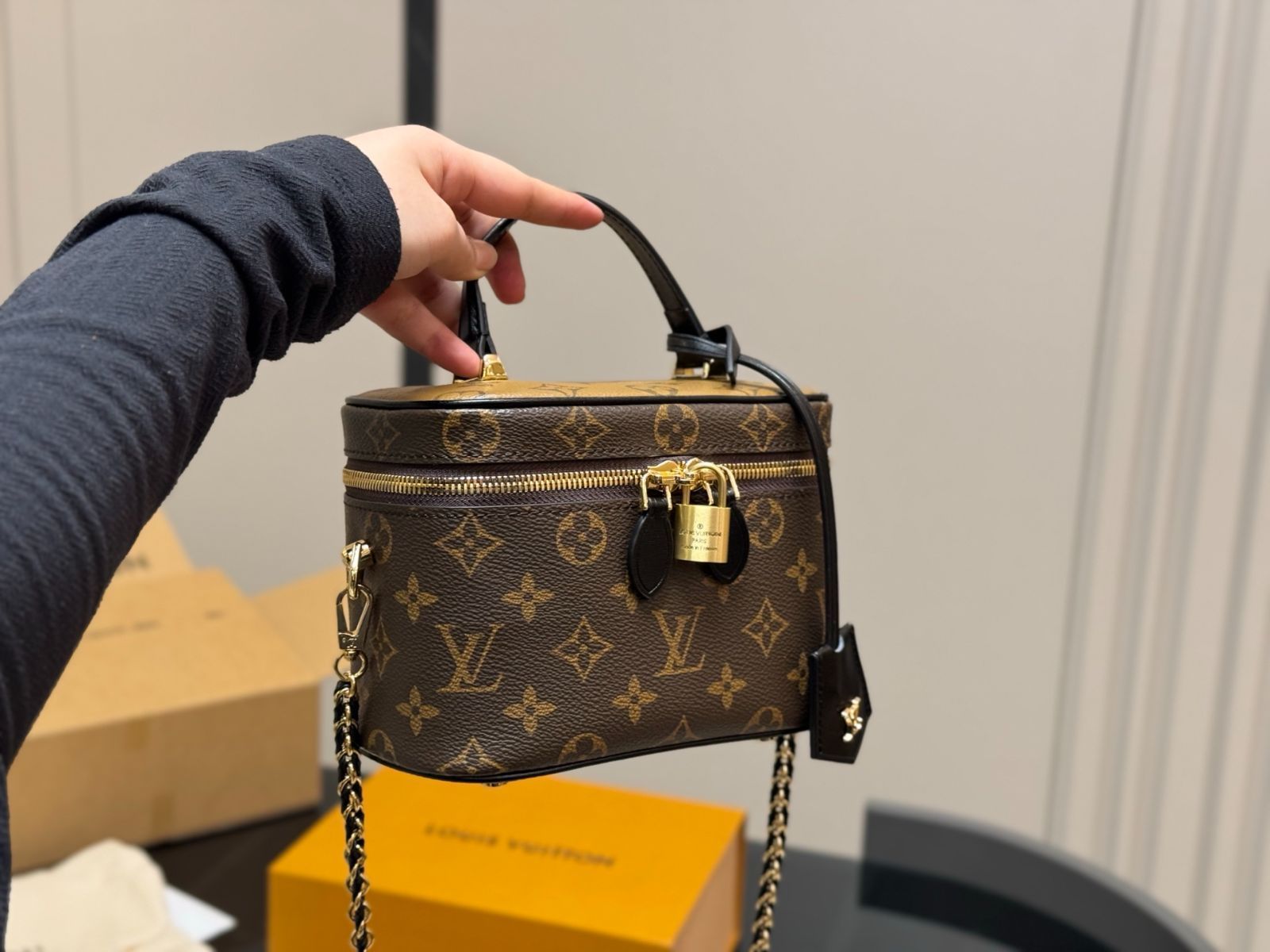 *CLASSY掲載*【LOUIS VUITTON】 ヴァニティポーチ風かごバッグ CLASSY掲載*【LOUIS VUITTON】 ヴァニティポーチ風かごバッグ