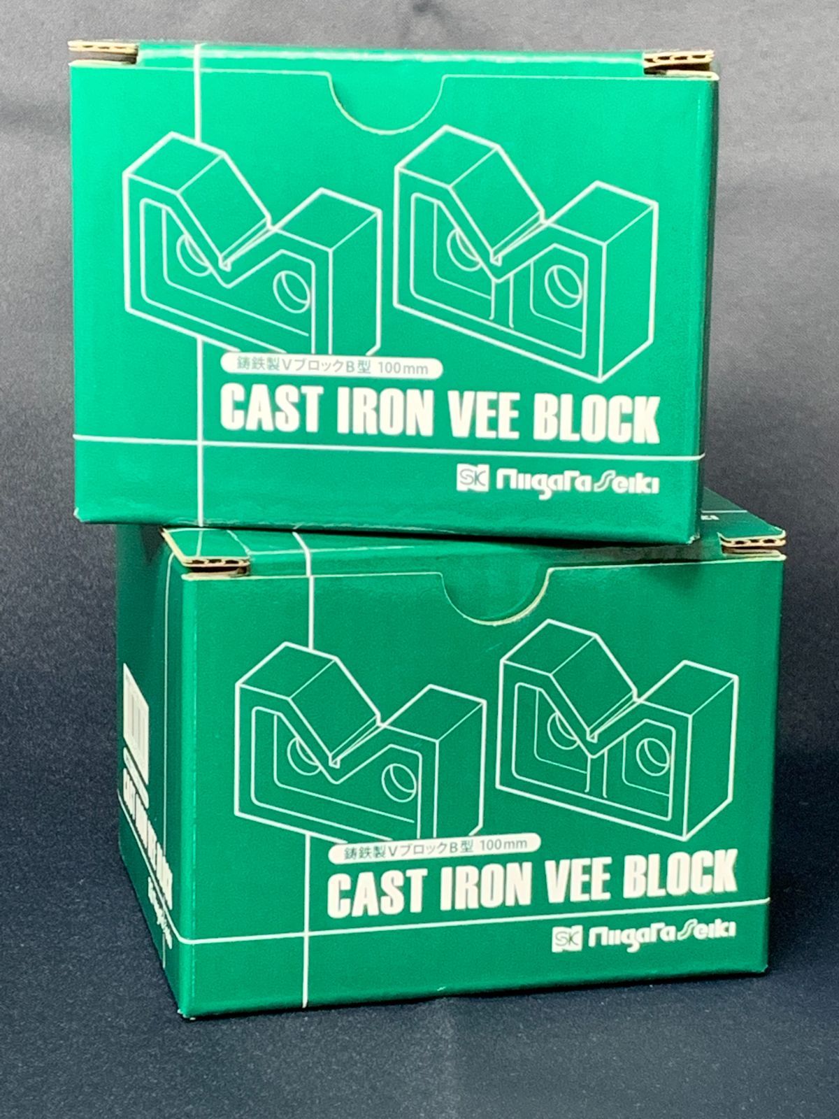 新潟精機. 鋳鉄製Vブロック B型 DCV-100B - メルカリ