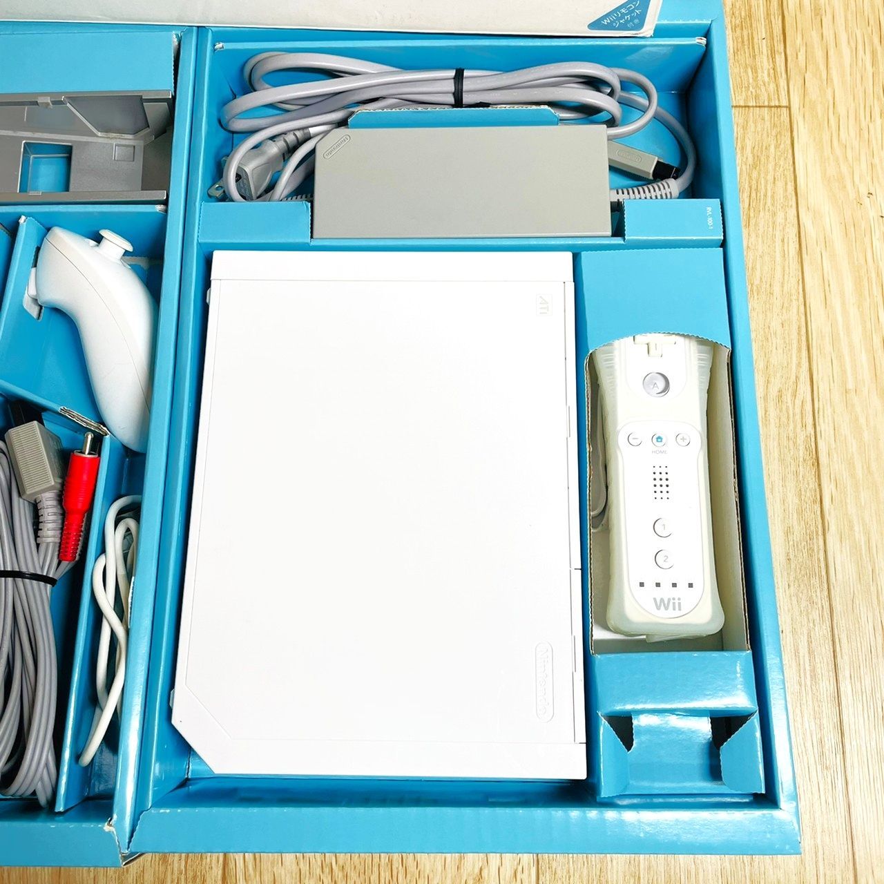 すぐ遊べる】完品 Wii 本体 セット 箱あり おまけソフト2本付き - メルカリ すぐ遊べる】完品 Wii 本体 セット 箱あり おまけソフト2本付き - メルカリ