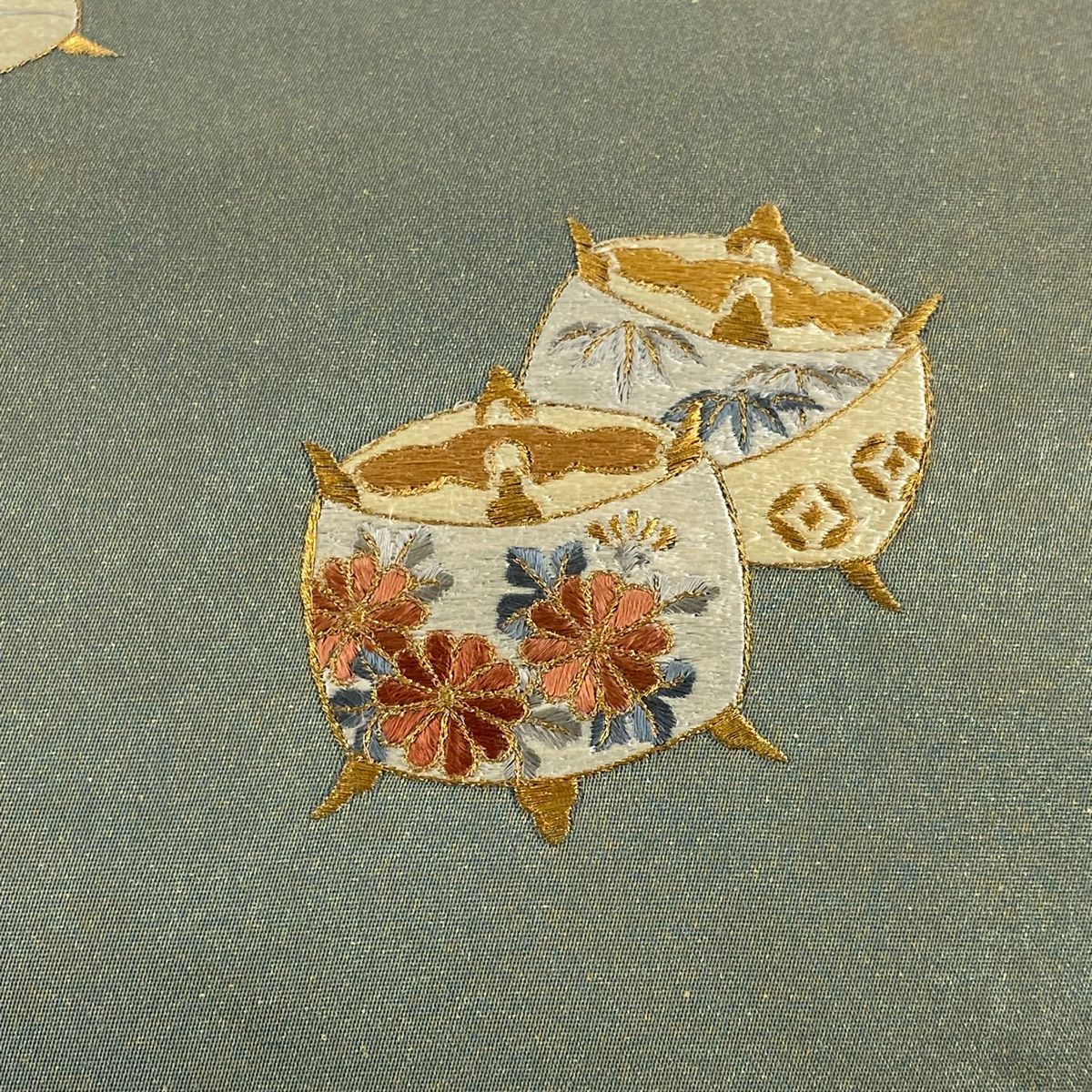 【中古】花柄刺繍の緑色帯 名古屋帯 花柄刺繍 紺色 金 扇 オレンジ 黄緑 白 - メルカリ