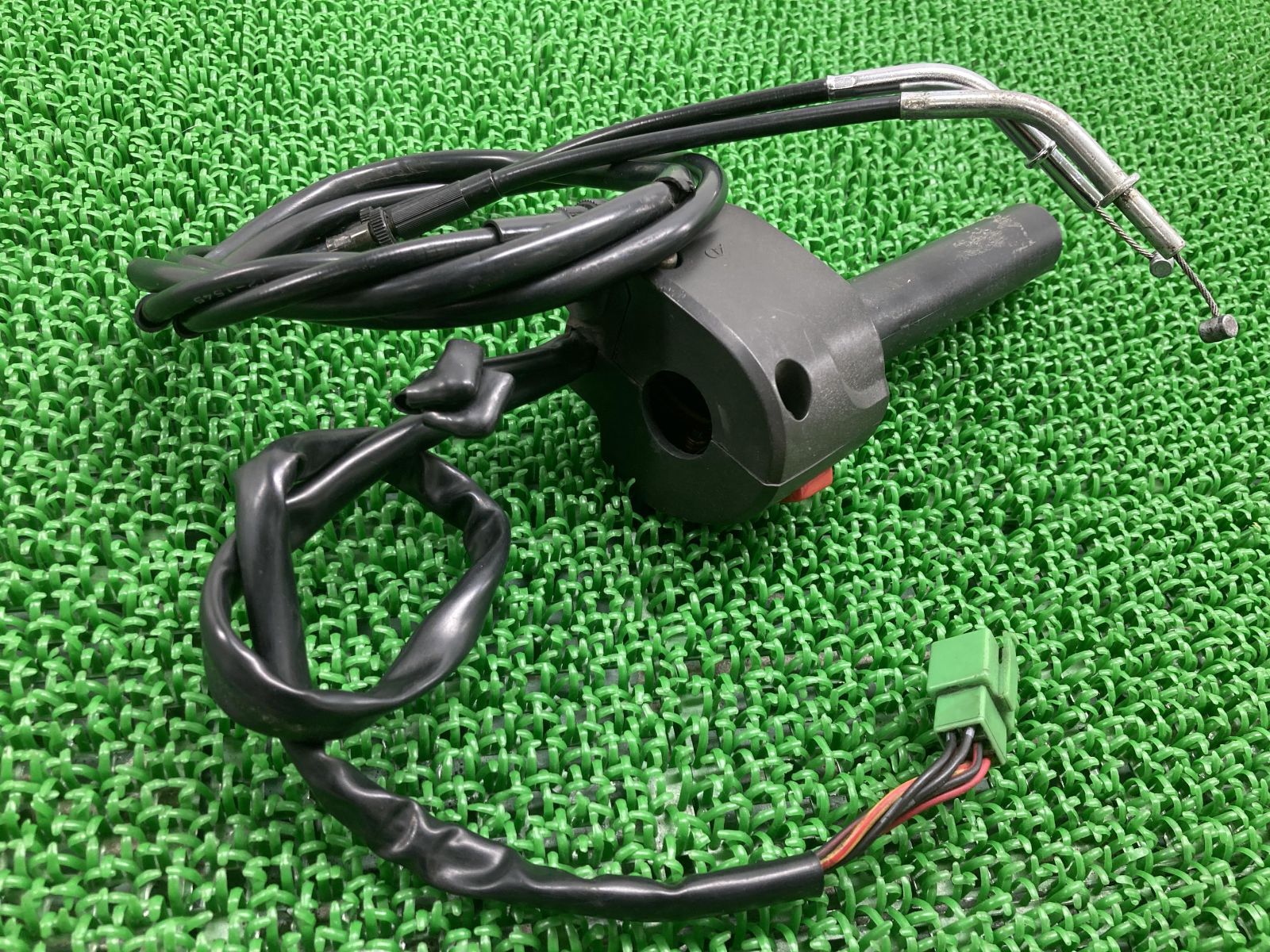 ZRX1100 ハンドルスイッチ 右 カワサキ 純正 バイク 部品 ZRT10C アクセルカラー アクセルワイヤー 割れ欠け無し 品薄 希少品 車検 Genuine:22307538