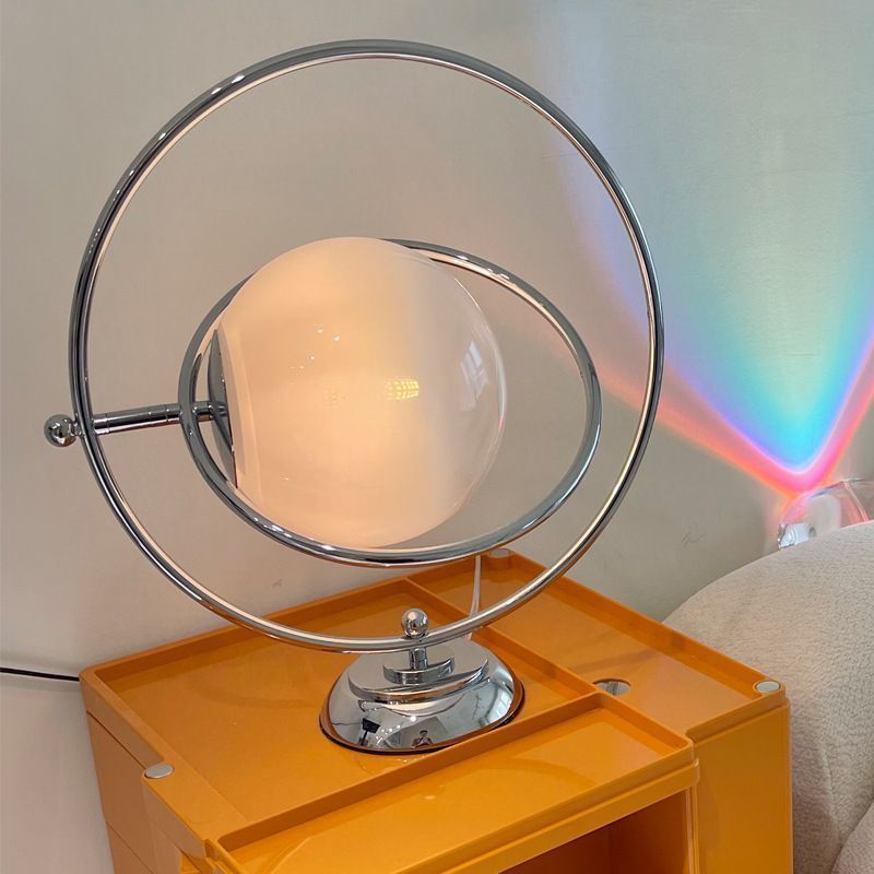 小さなテーブルランプ