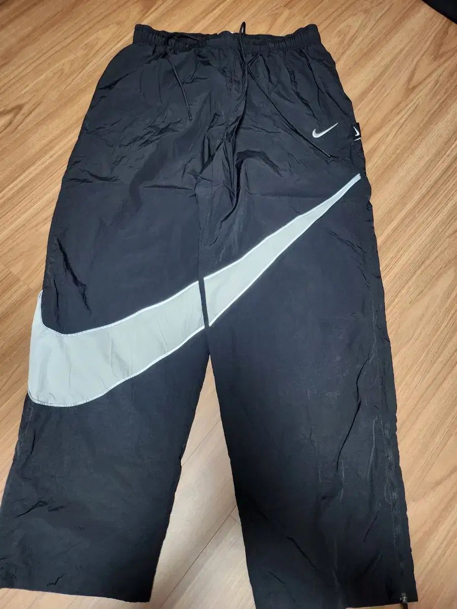 【雷市場（ポンジャン）商品韓国直送】 Nike(ナイキ） メンズ スウッシュ ウーブンパンツ XL 状態良好