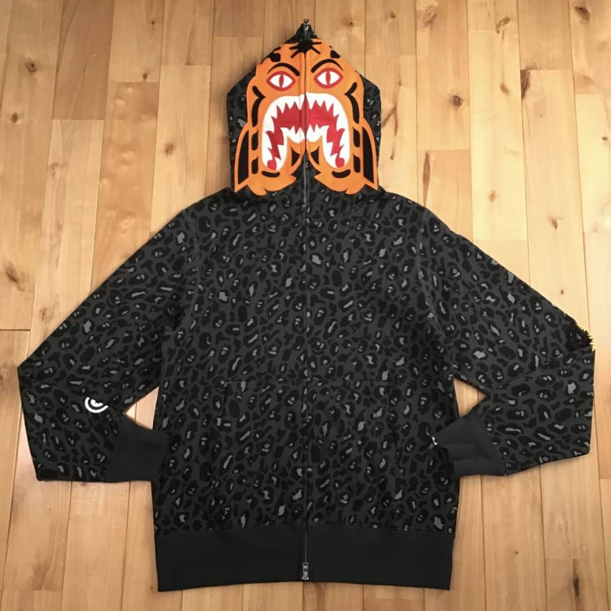 A BATHING APE LEOPARD SHARK フルジップパーカー Mシャーク