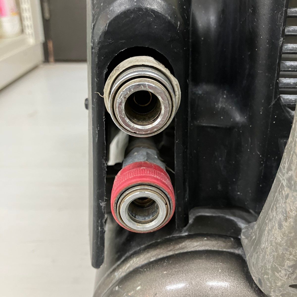 100v