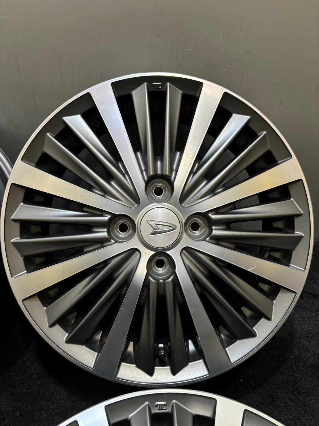 15インチ ホイール タイヤ4本セット DAIHATSUウェイク純正 送料