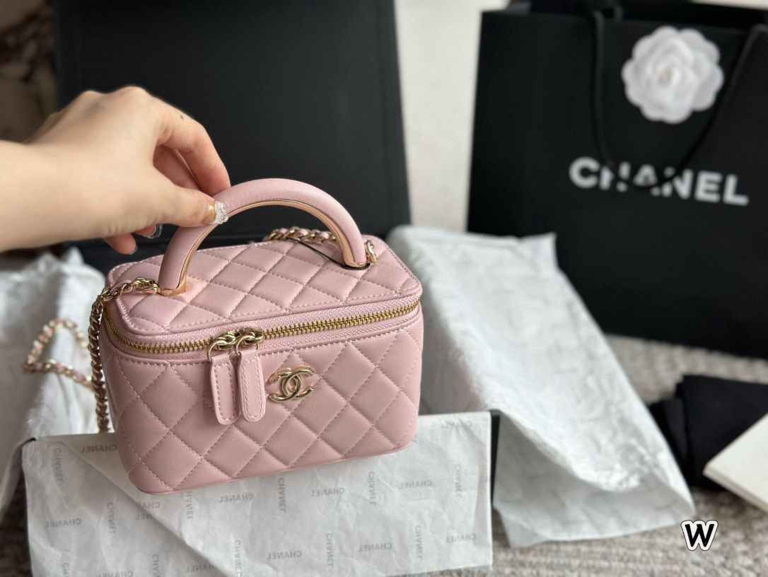 可愛い  極美品 CHANEL バッグ ショルダーバッグ  化粧ポーチ  新品  ハンドバッグ