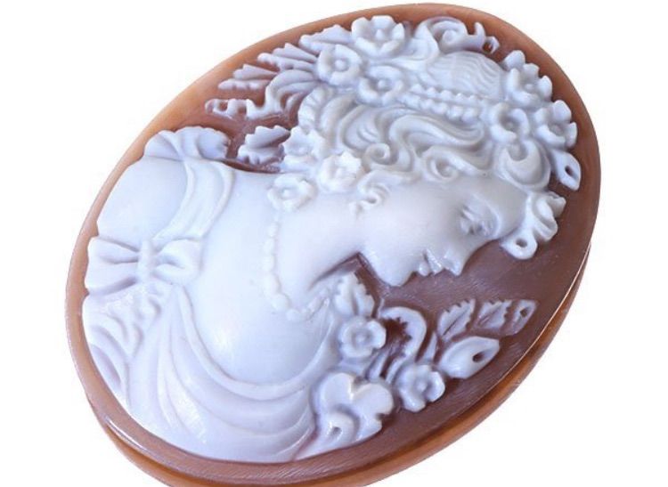 穏やかな日　シェル　カメオ　ルース ジュエリー極】穏やかな日常の情景の彫刻 高級シェルカメオルース 54.5
