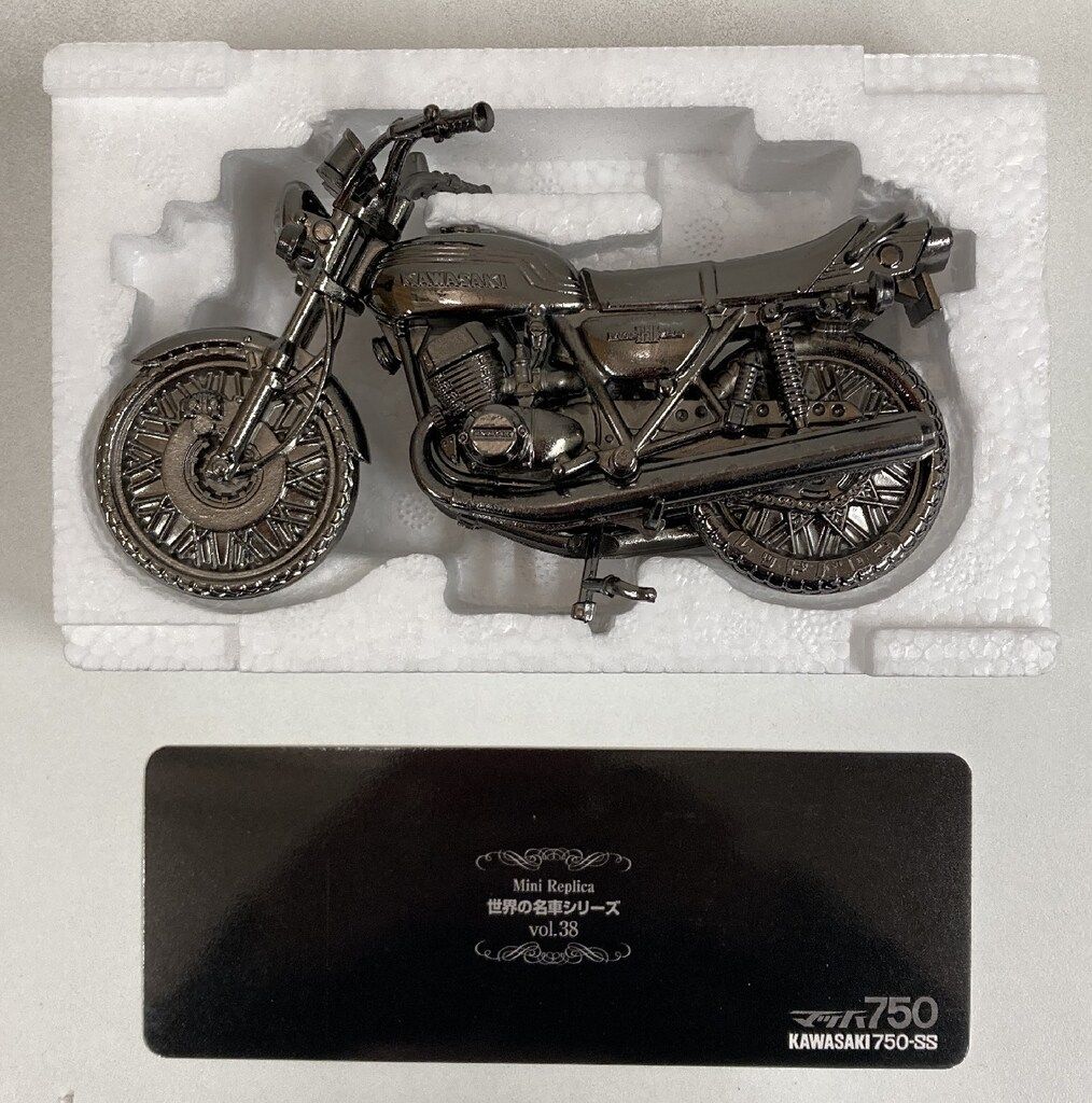 世界の名車シリーズ KAWASAKI マッハ750 Amazon.co.jp: レッドバロン カワサキ マッハ 750 未展示