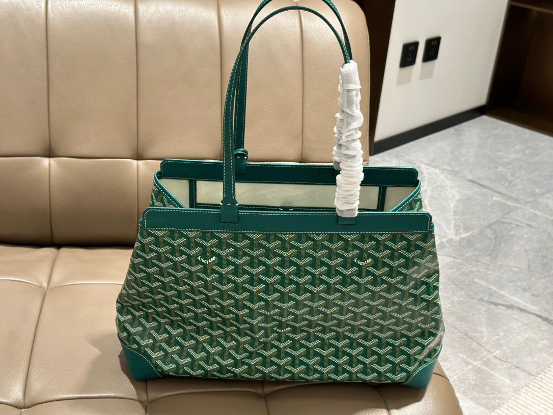 Goyard Bellechasse