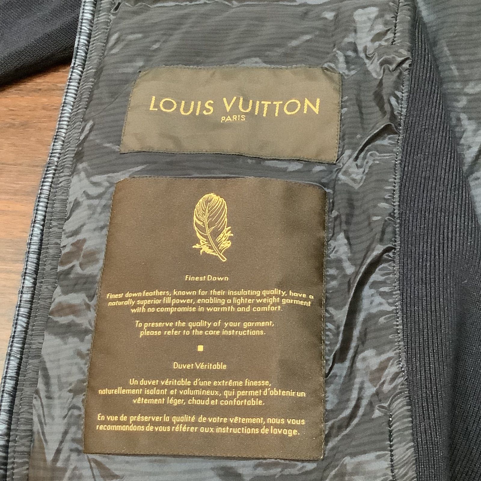 ルイヴィトン LOUISVUITTON LVロゴ エピ カシミヤ混 ジップアップ