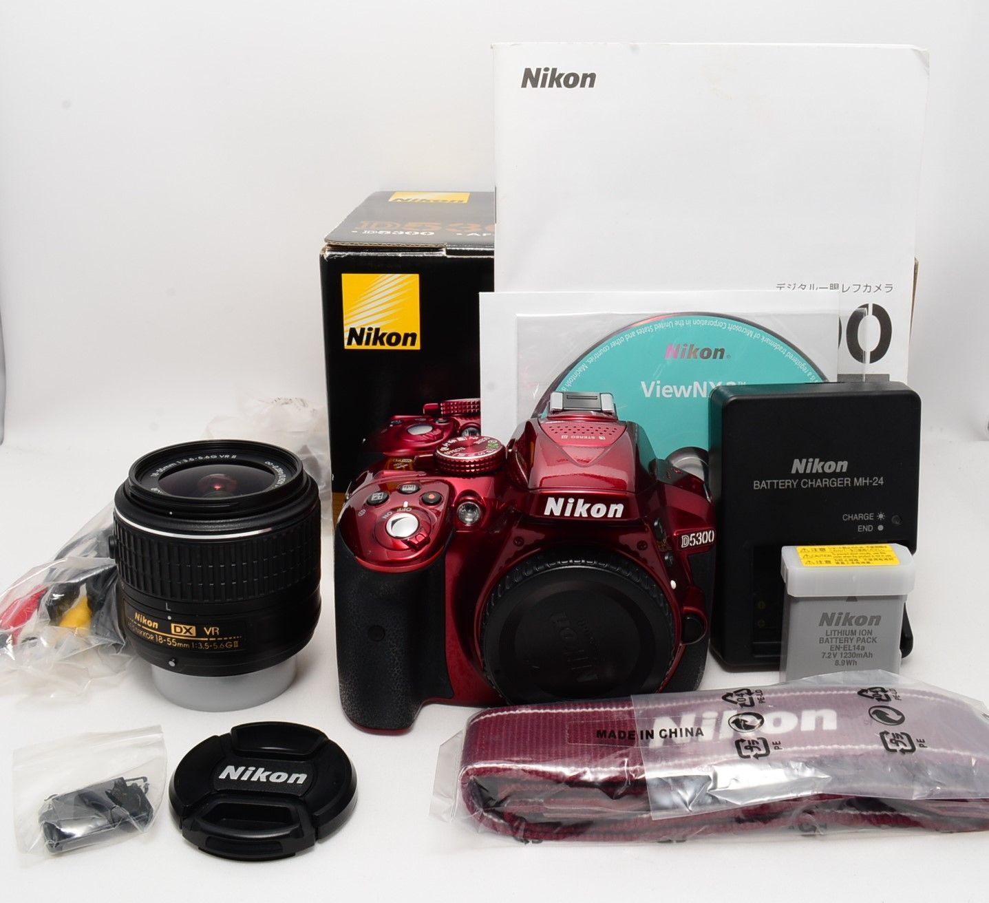 Nikon デジタル一眼レフカメラ D5300 18-55mm VR II レンズキット レッド 2400万画素 3.2型液晶  D5300LK18-55VR2RD