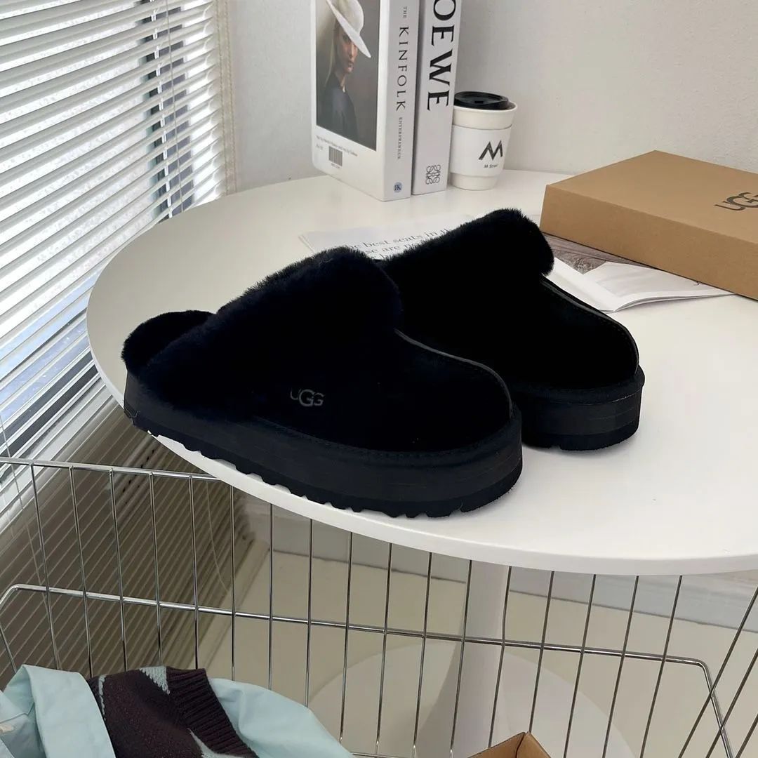 UGG アグ レディース サンダル ムートン スリッパ 箱付 Black - メルカリ