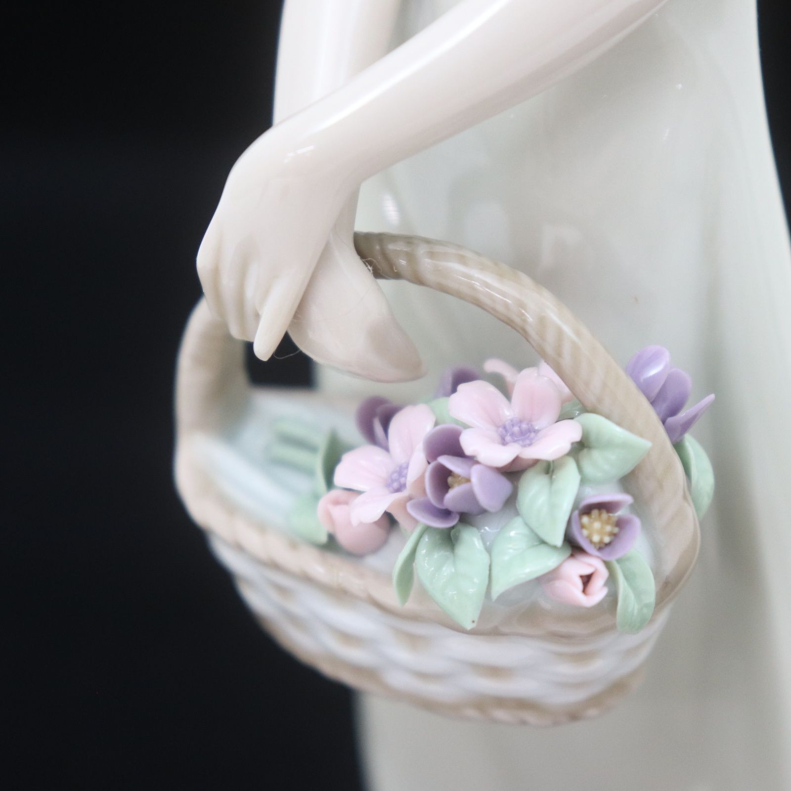 1276838-177】LLADRO リヤドロ 5605/お花の宝物 箱付き フィギュリン