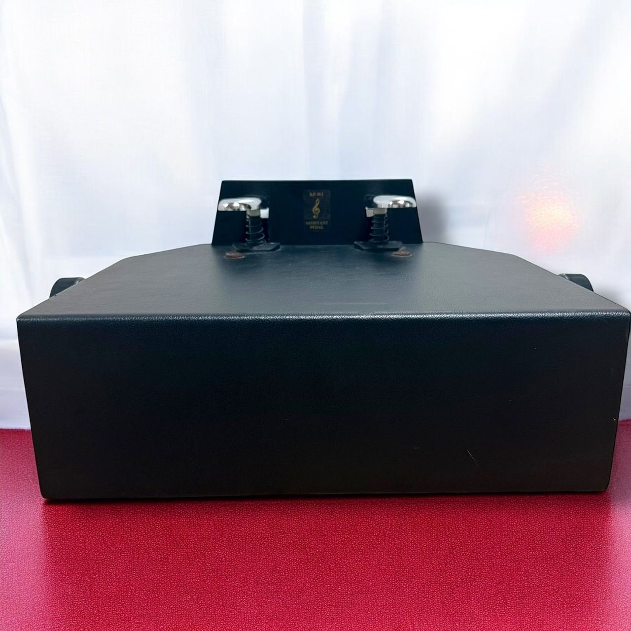 軽く踏めるスラント方式